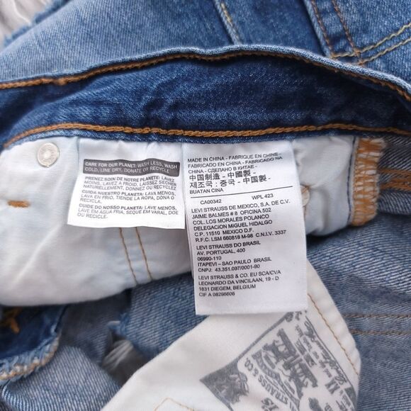 Levi's 501 Women's Size 26 Cherry Denim Raw Hem Distressed Shorts - Picture 6 of 8